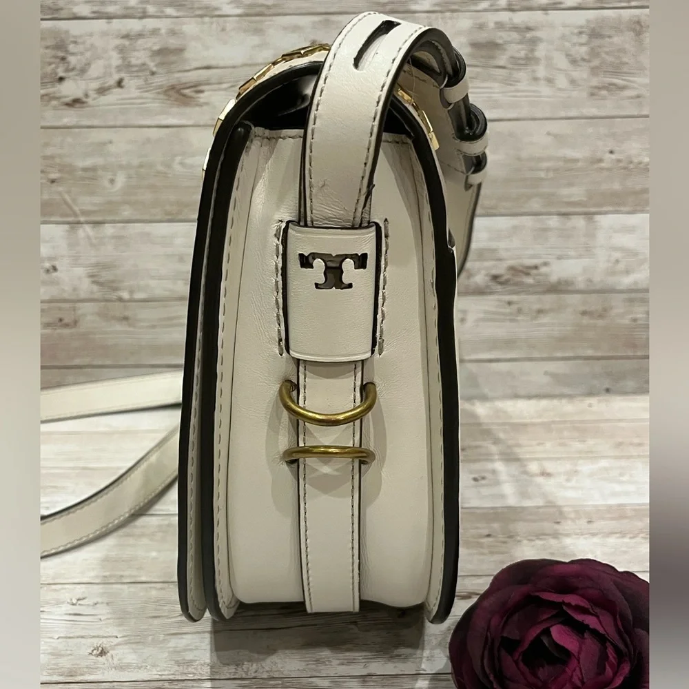 SOLD!! 🥳Tory Burch Medium Saddle Crossbody ✨ - Picture 5 of 12